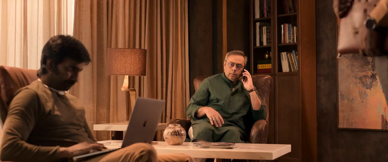 Dhamaka 2022 WebRip [Hindi + Telugu] 480p 720p ESub Screenshot