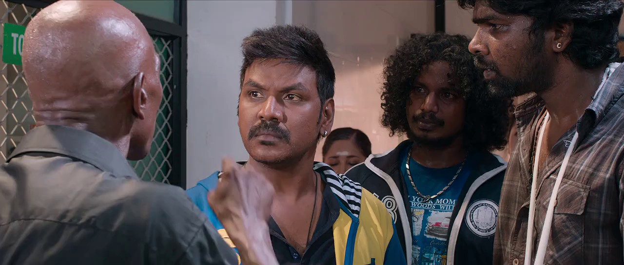 Kanchana-2-2015-Hindi-Web-Rip-720p-x264-AVC-AAC-2ch-mkv-0004