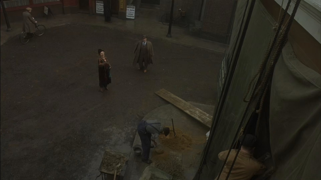 Mrs.Henderson.Presents.2005.NORDiCSUBS.1080p.BRRip.10Bit.x265-SWAXX.mkv.0002