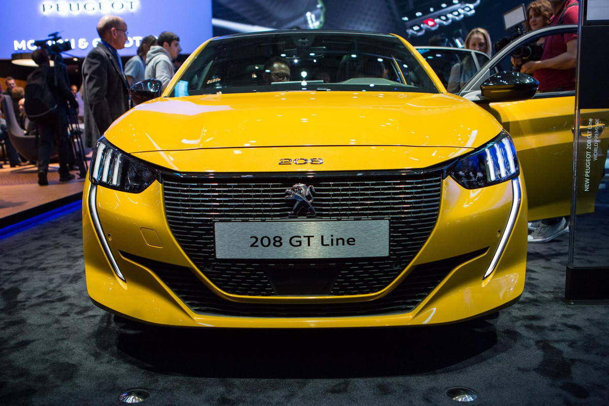 Peugeot 208 (1)