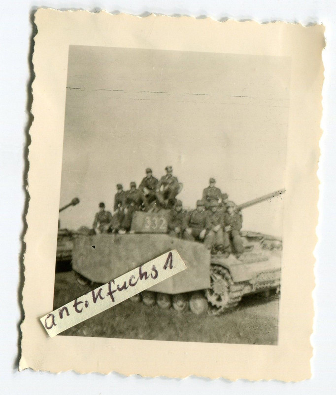 Deut. Panzer IV lang mit 332 und Seitenschürze a