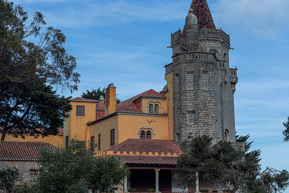 HIve-Bird-Park-Castle-02.jpg