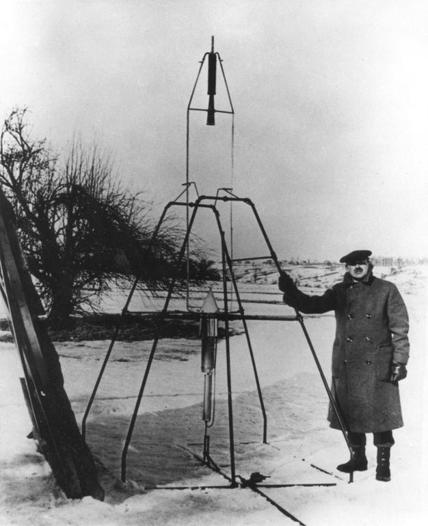 Goderd Rocket Historic Wings 1/48 Robert Goddard and Rocket - Ready for Inspection ...