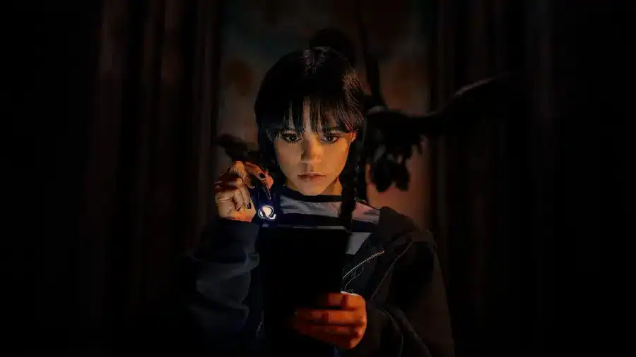 wednesday-addams-with-scissors-and-phone-jysn87vfna2sjvk2