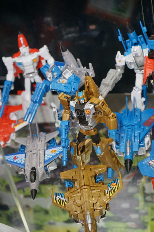 SDCC2015-Hasbro-Case-Transformers-Combiner-Wars-