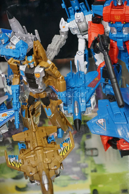 SDCC2015-Hasbro-Case-Transformers-Combiner-Wars-