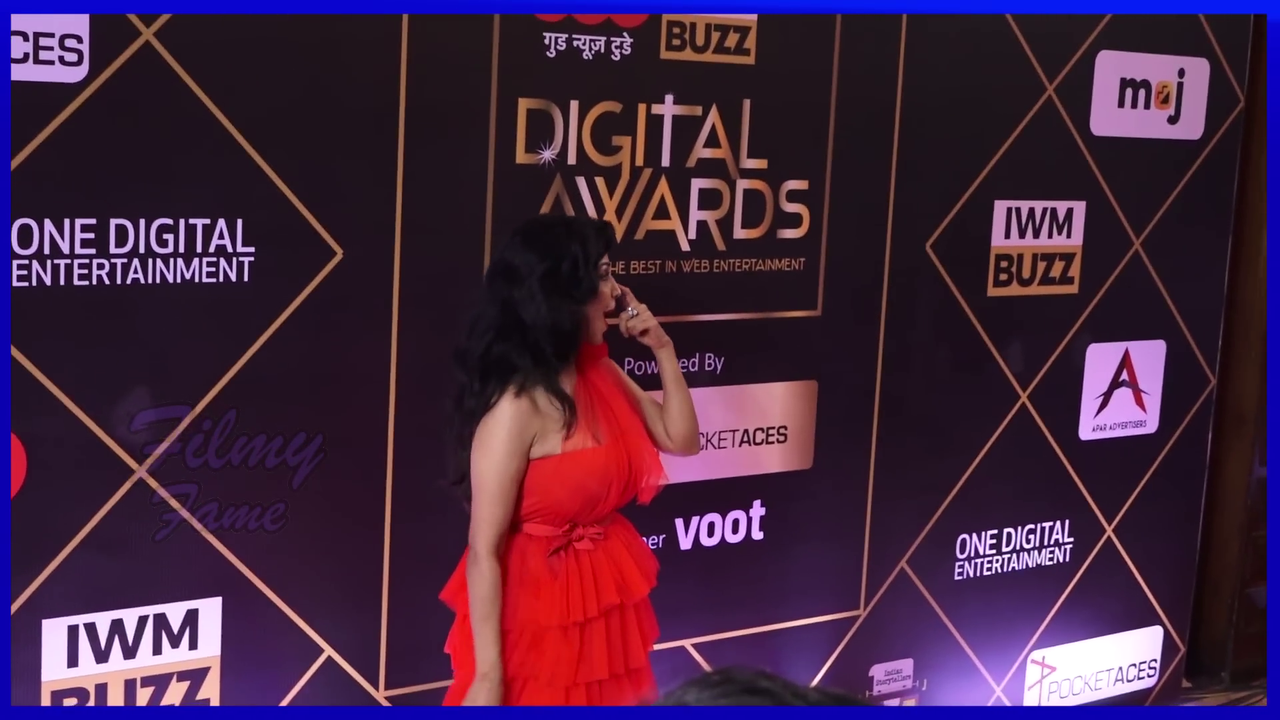 Giorgia Andriani Flaunts Her Impressive Look In Pink Transparent Bodycon Drs (2)