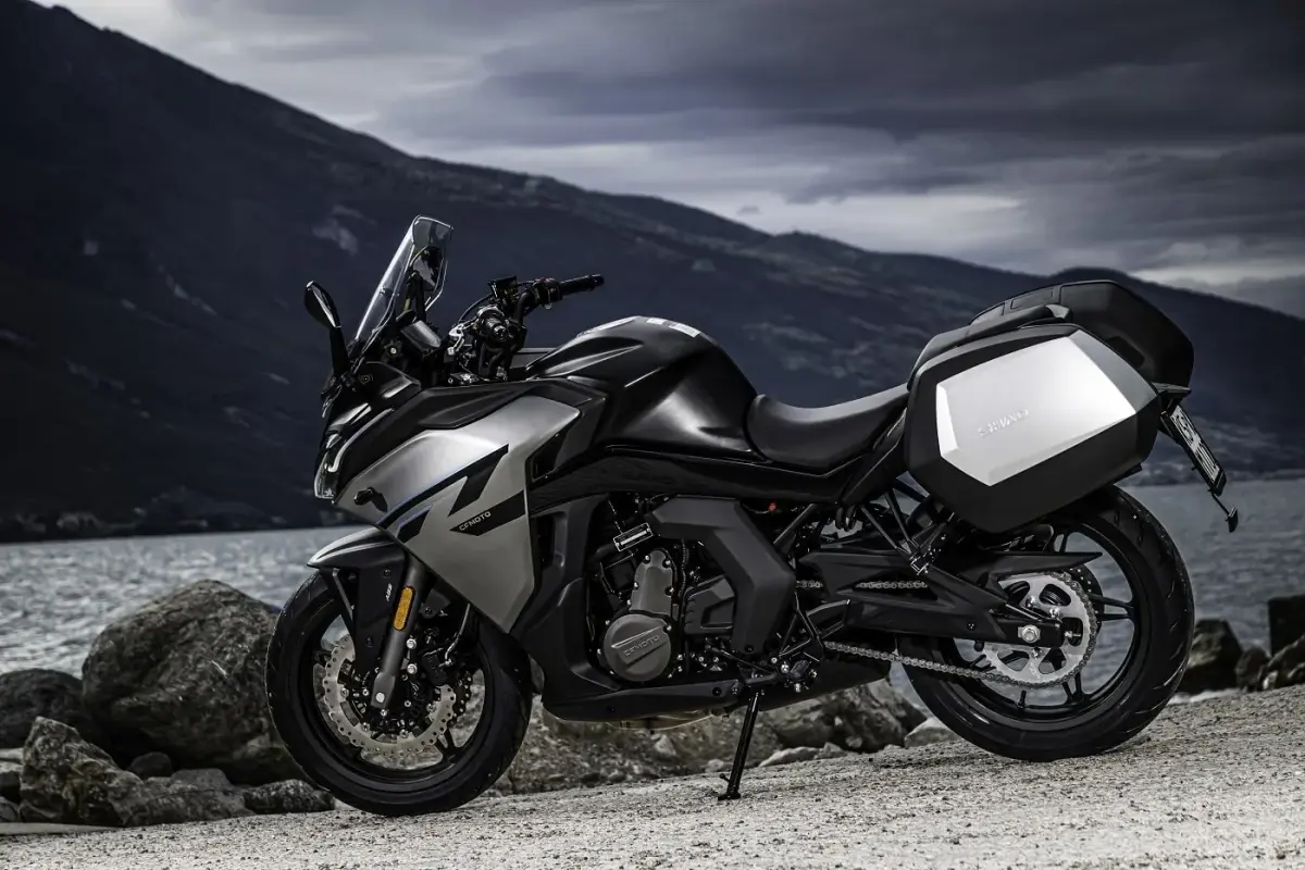 CFMOTO-650GT-2022-vista-laterale-sinistra