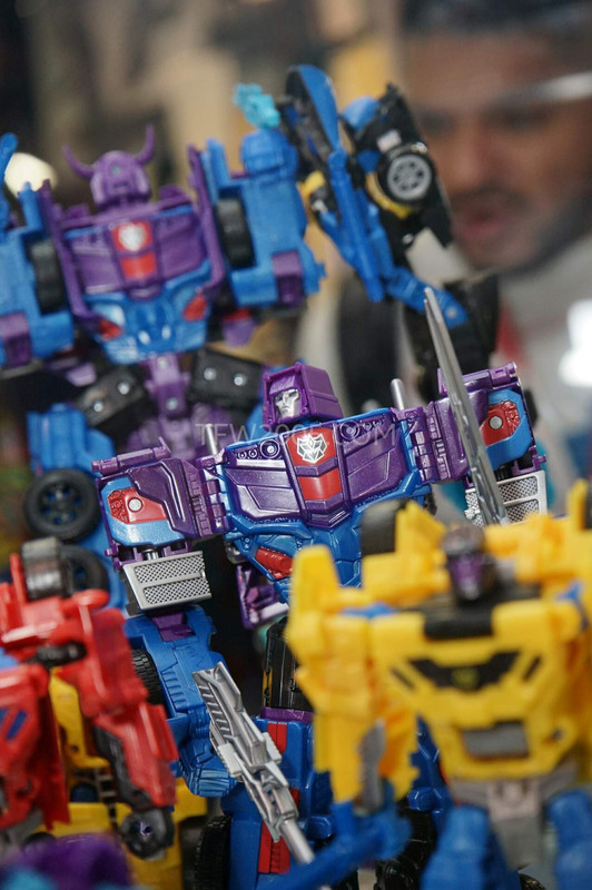SDCC2015-Hasbro-Case-Transformers-Combiner-Wars-