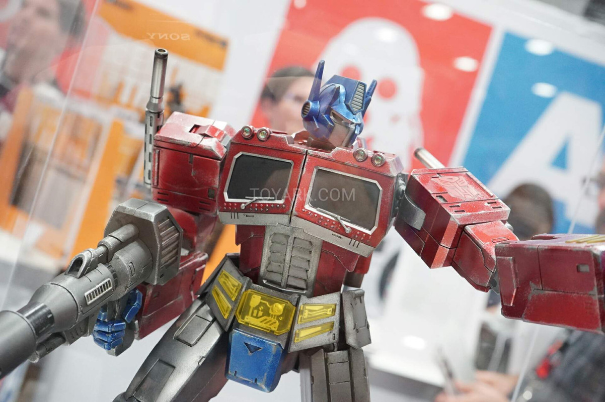 SDCC-2016-3A-Optimus-04