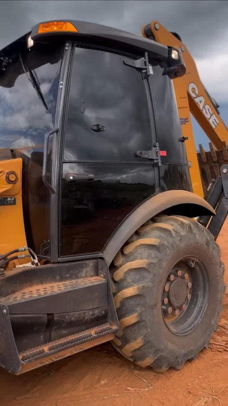 Retroescavadeira Case 580N 