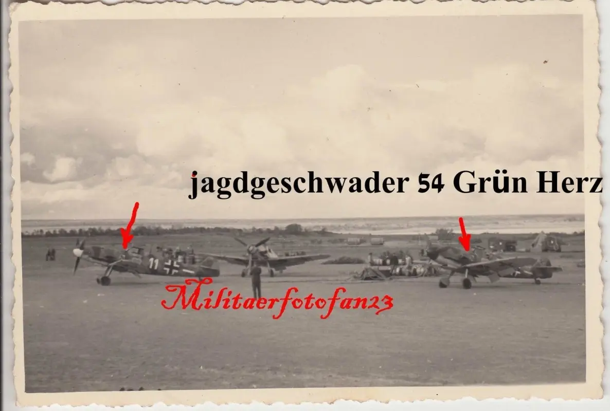 me109_150_Kessel v.Demjansk NOT-Flugplatz 3 Me 109F JG.54 GRÜNHERZ 1942