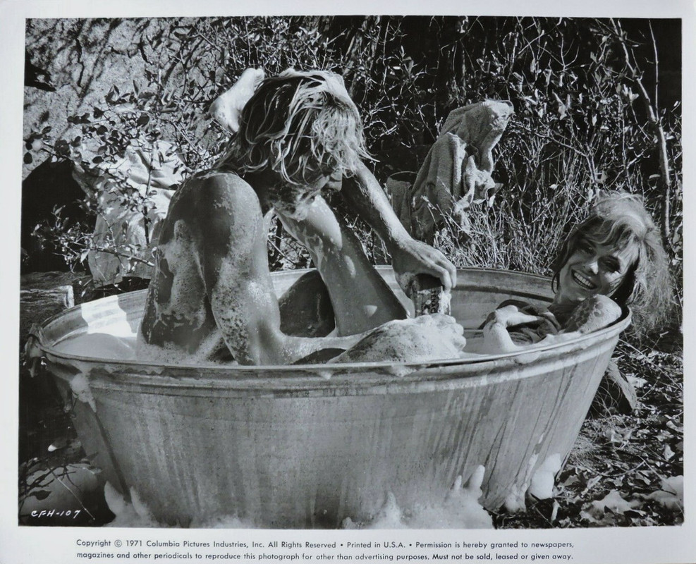 julie ege 71 bts tub (2)