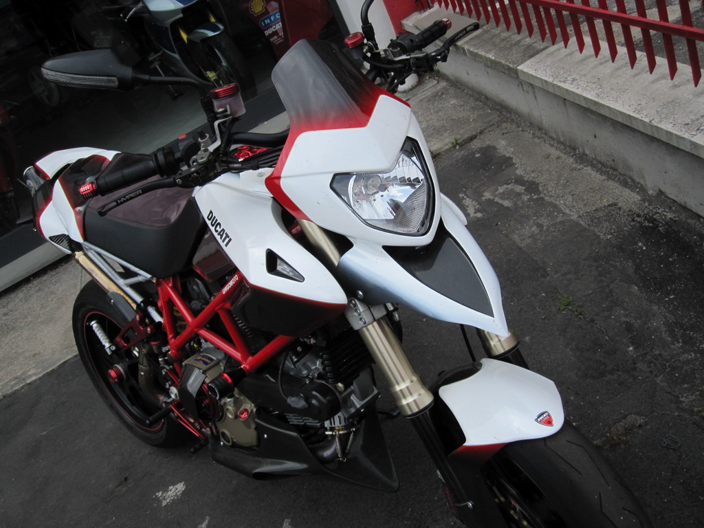 ducati-hypermotard-bursi-evolution-special-9