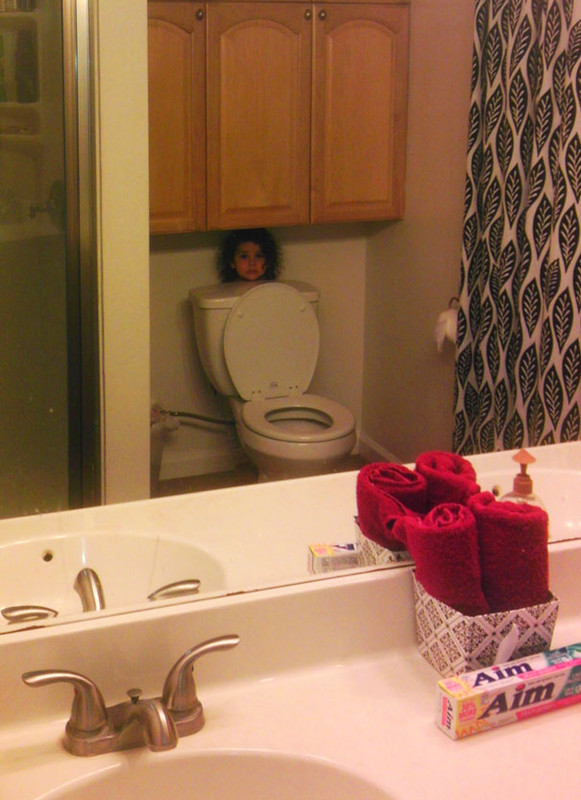 funny-kids-playing-hide-and-seek-451-605
