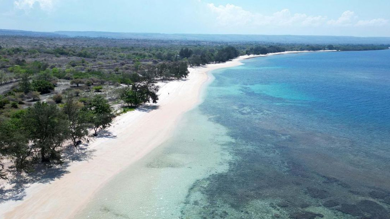 Menikmati Pesona Pantai Puru Kambera di Sumba Timur