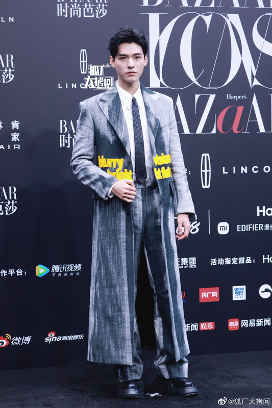 0077Ahqlly1hegksgll1ij31rz2o0e82