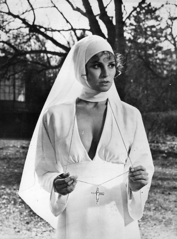 raquel_welch_d32