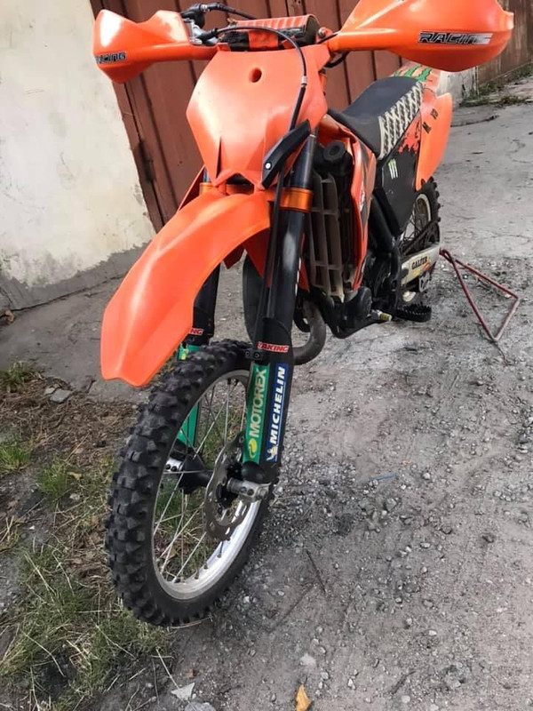 DDE7FE78-1759-4714-A3E5-7CE994552572