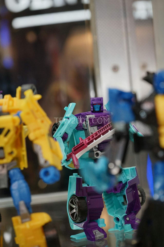 SDCC2015-Hasbro-Case-Transformers-Combiner-Wars-