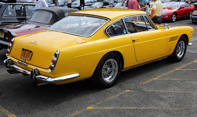 800px-1961_Ferrari_250_GTE_right_rear