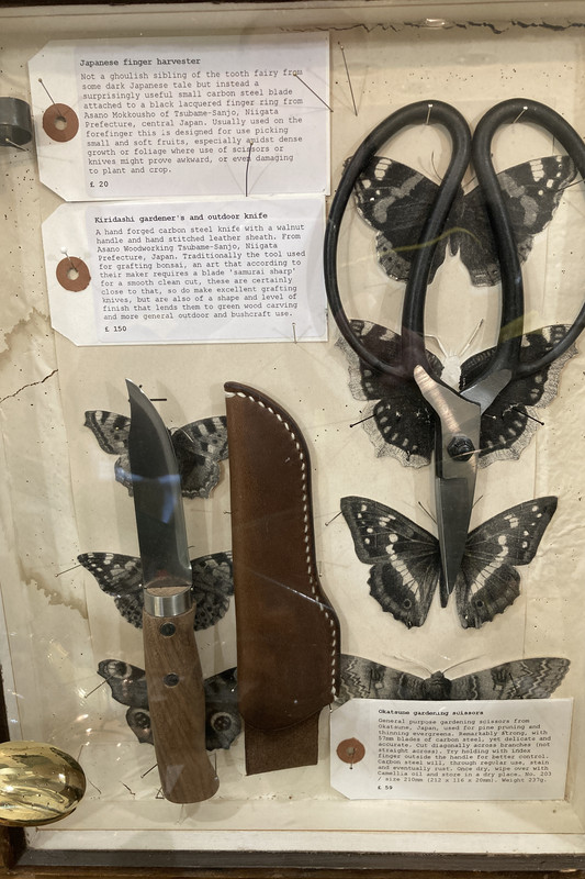 2FF57C5D-B946-4240-A102-C3D068DD5EDF