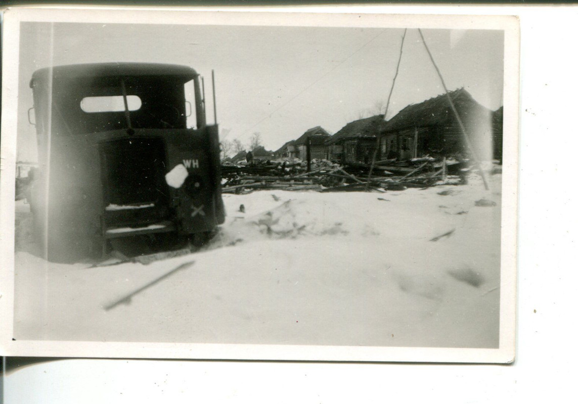 Orig.Foto zerstörter LKW Wehrmacht Ruinen in Rus