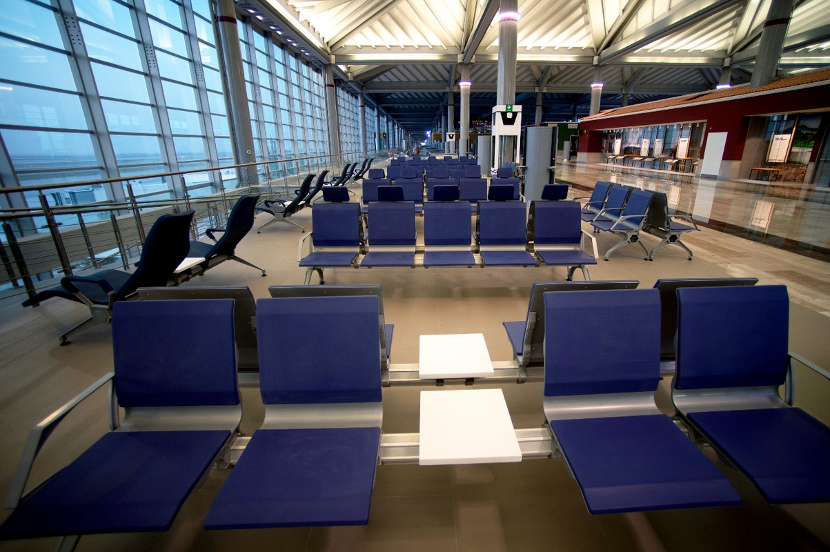 ¡LLévele a 40 las tlayudas en el AIFA!, vendedora se filtra a los pasillos