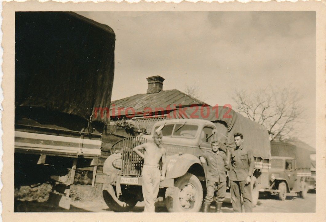 Foto, Blick auf einen großen Lkw mit Plane