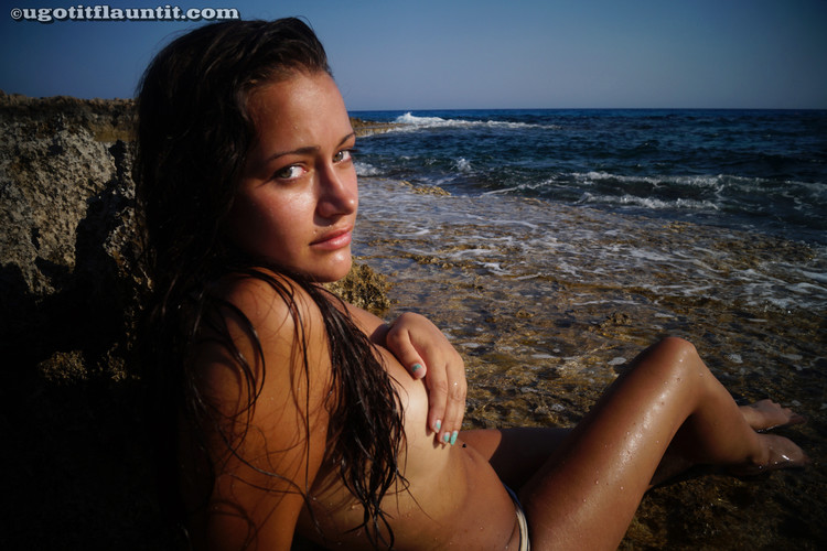 [Image: 13187-031-image-4-l.jpg]