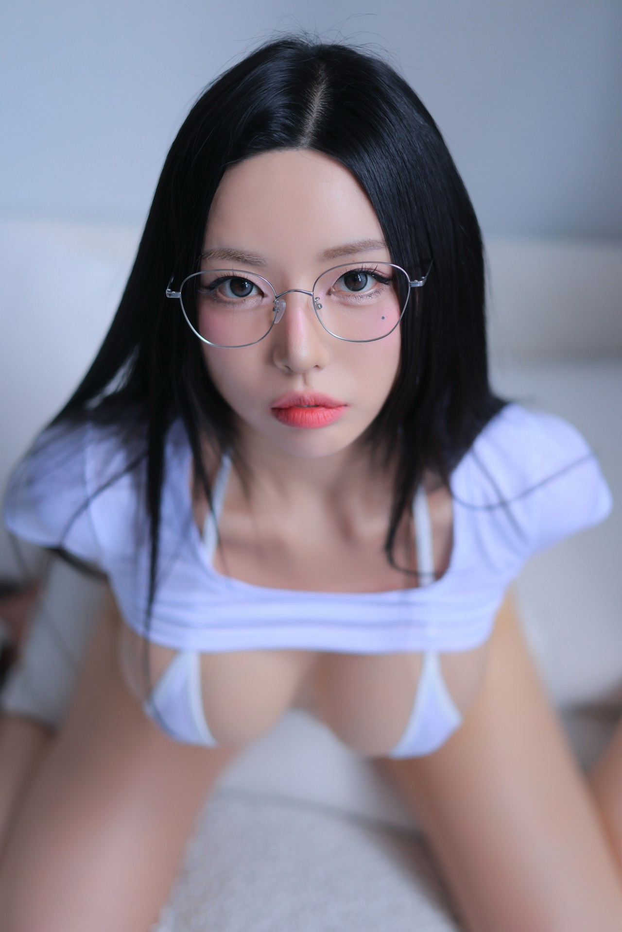 동그란 nude Toy 知性之美！长发眼镜美女的静谧写真来袭插图