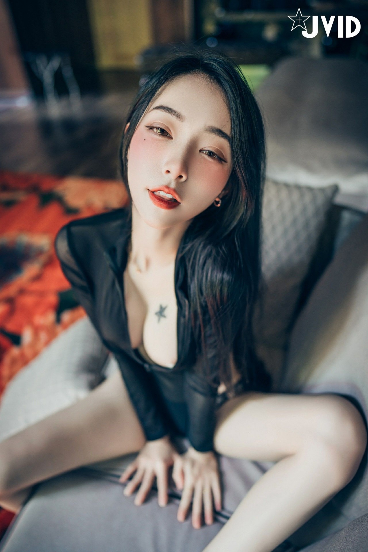 JVID飄飄《巨乳甜點女神》写真作品， 黑色透视，蕾丝内裤的性感时刻插图6