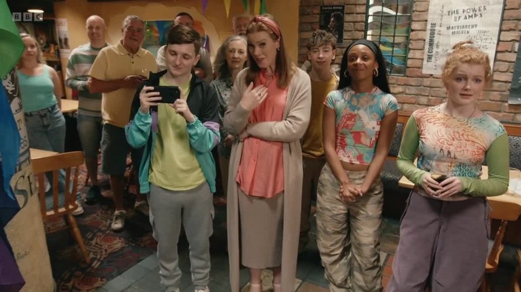 [Image: 8f5fnxlky56n.jpg]