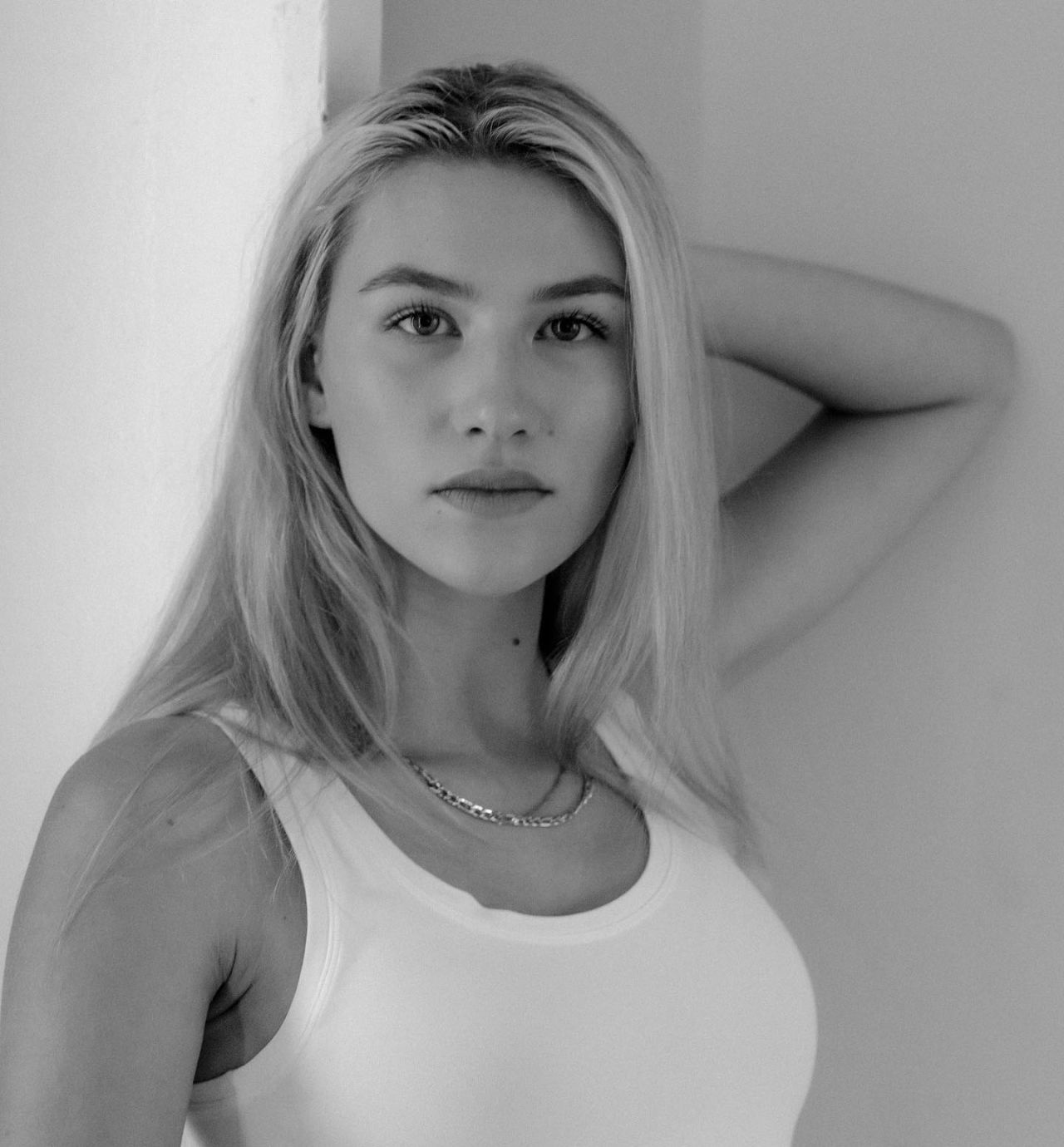 София хьюблиц фото в купальнике Pin by Agustinaelizondo on Sofia Hublitz Trending tv shows, Ozark, Actors