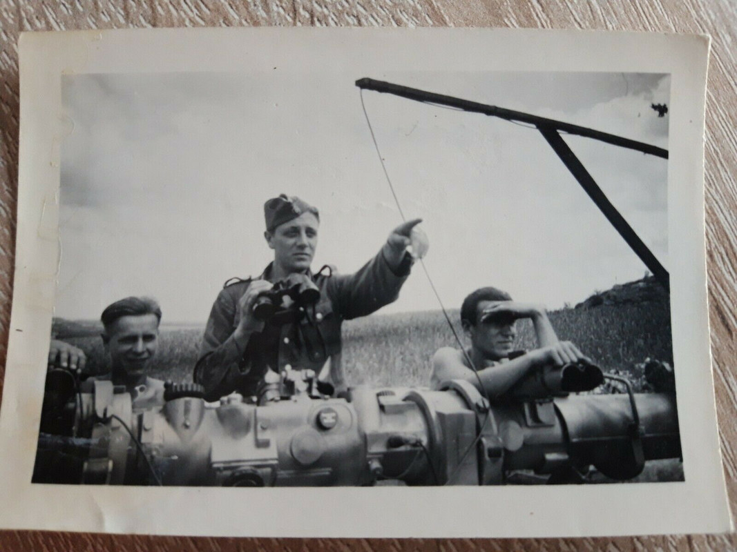 8,8 cm Flak in Epernay Frankreich 1944 , Soldaten am Kommandogerät 40