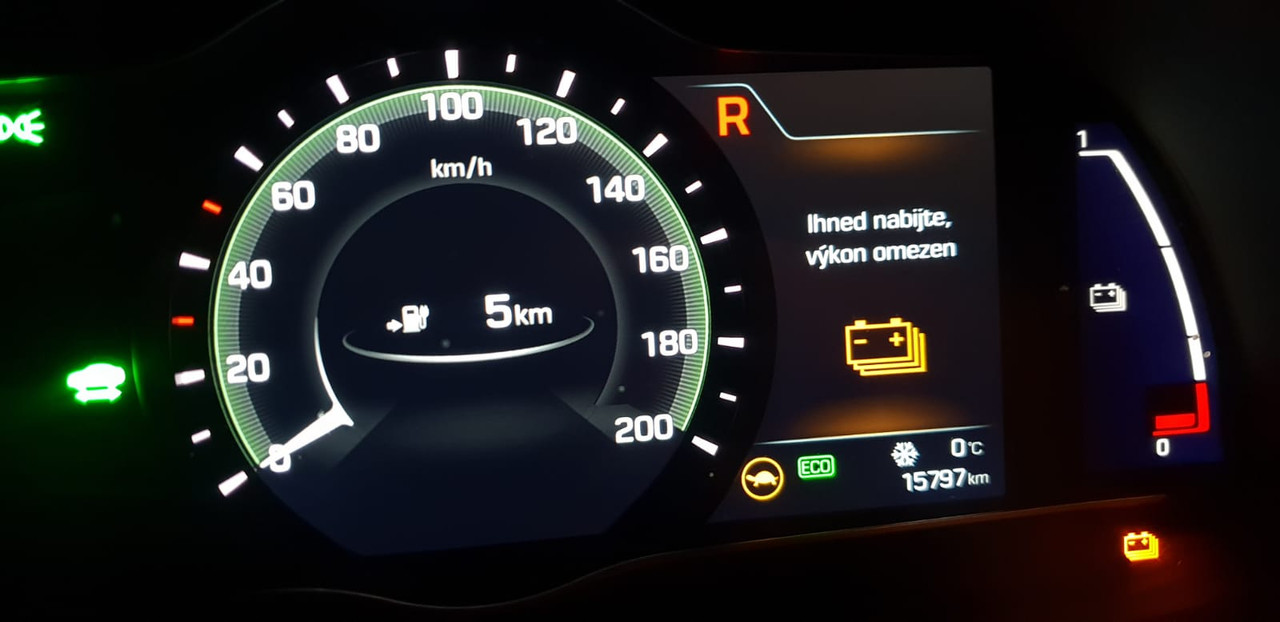 FE09F0B0-C6BA-4D53-9E66-E5CCE4BD6EF9