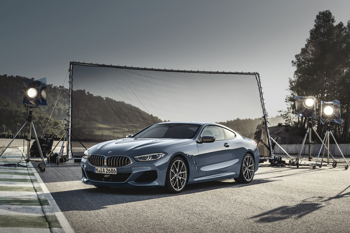 P90306625_highRes_the-all-new-bmw-8-se