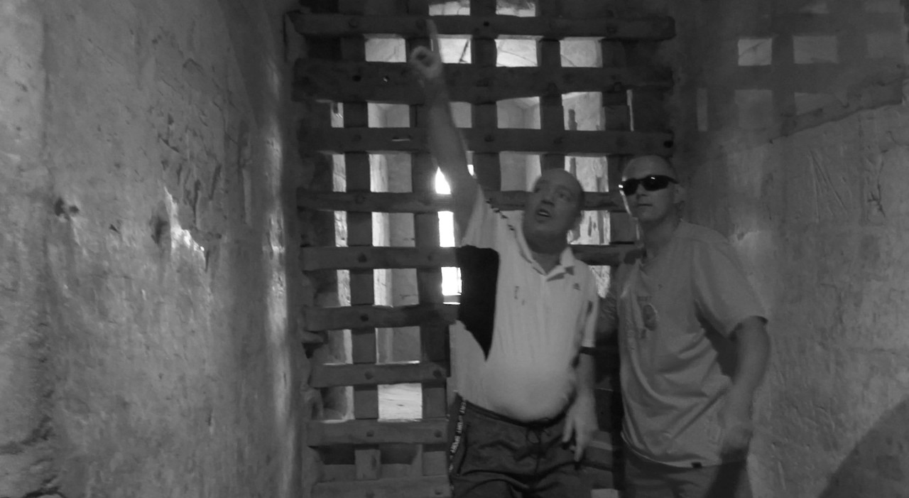 06.21i -  Scenka książkowa w lochach