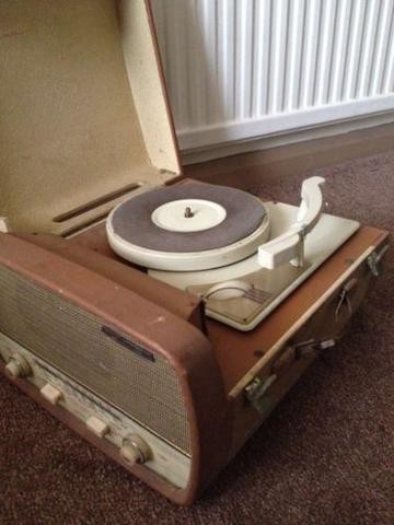 dynatron-safari-record-player-vintage_360_fbfc56975c42df3d10d4a5
