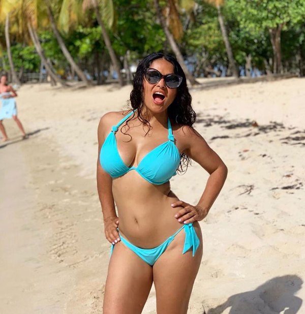 Salma-Hayek-Bikini-Instagram-Slide.jpg