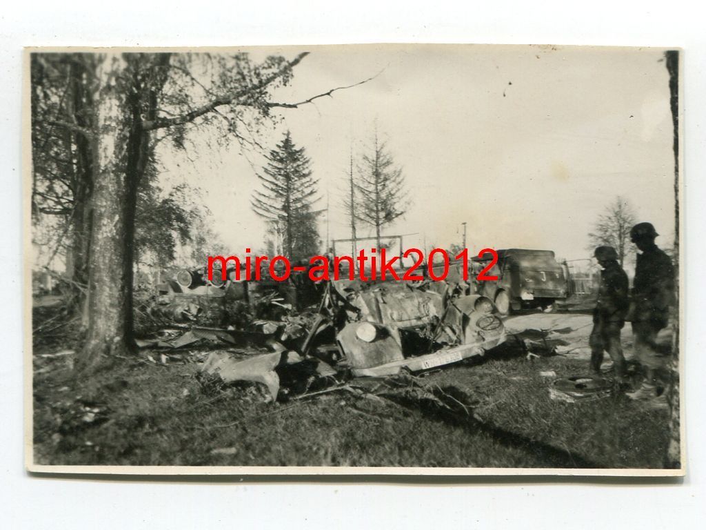 zerstörte PKW, Kübelwagen, Luga, Oblast Leningra