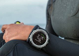 Suunto-Dive-vs-Garmin-Descent-700x500.jp