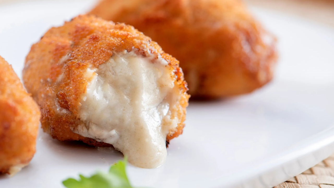 ¿Cómo hacer croquetas de atún con queso crema? Sigue esta receta fácil