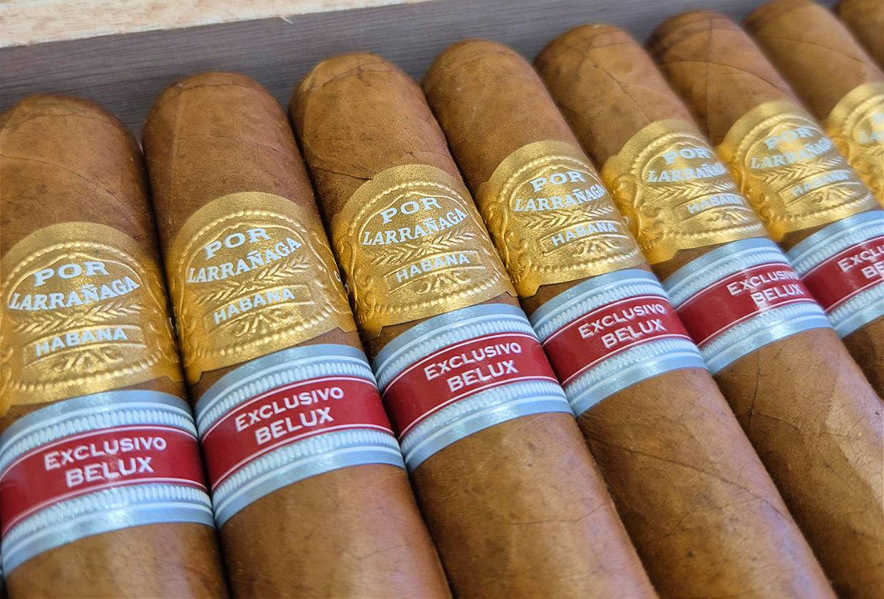 Por Larranaga Ignacios open box detail feature 1