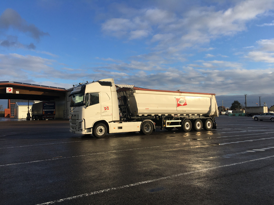 0BA19E3C-A91D-418B-9140-13BDF8D5206D