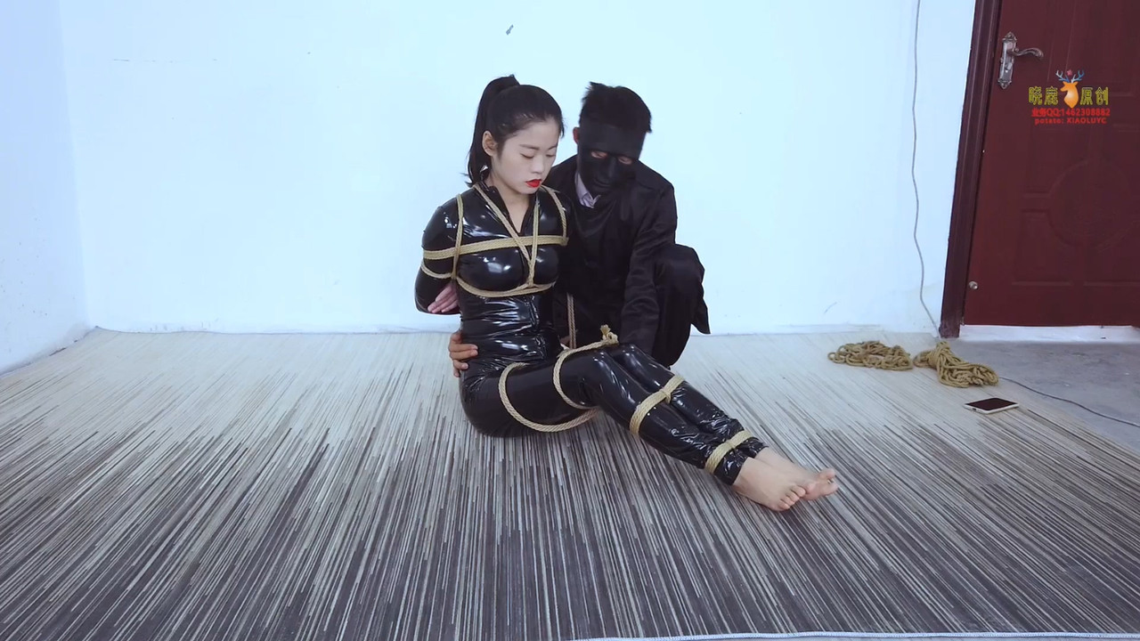 晓鹿绳艺 露露被强迫驷马.mp4_20201225_134328.673