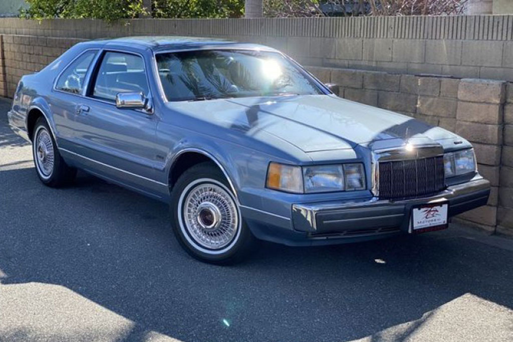 1990-lincoln-mark-vii-front-right-side.j