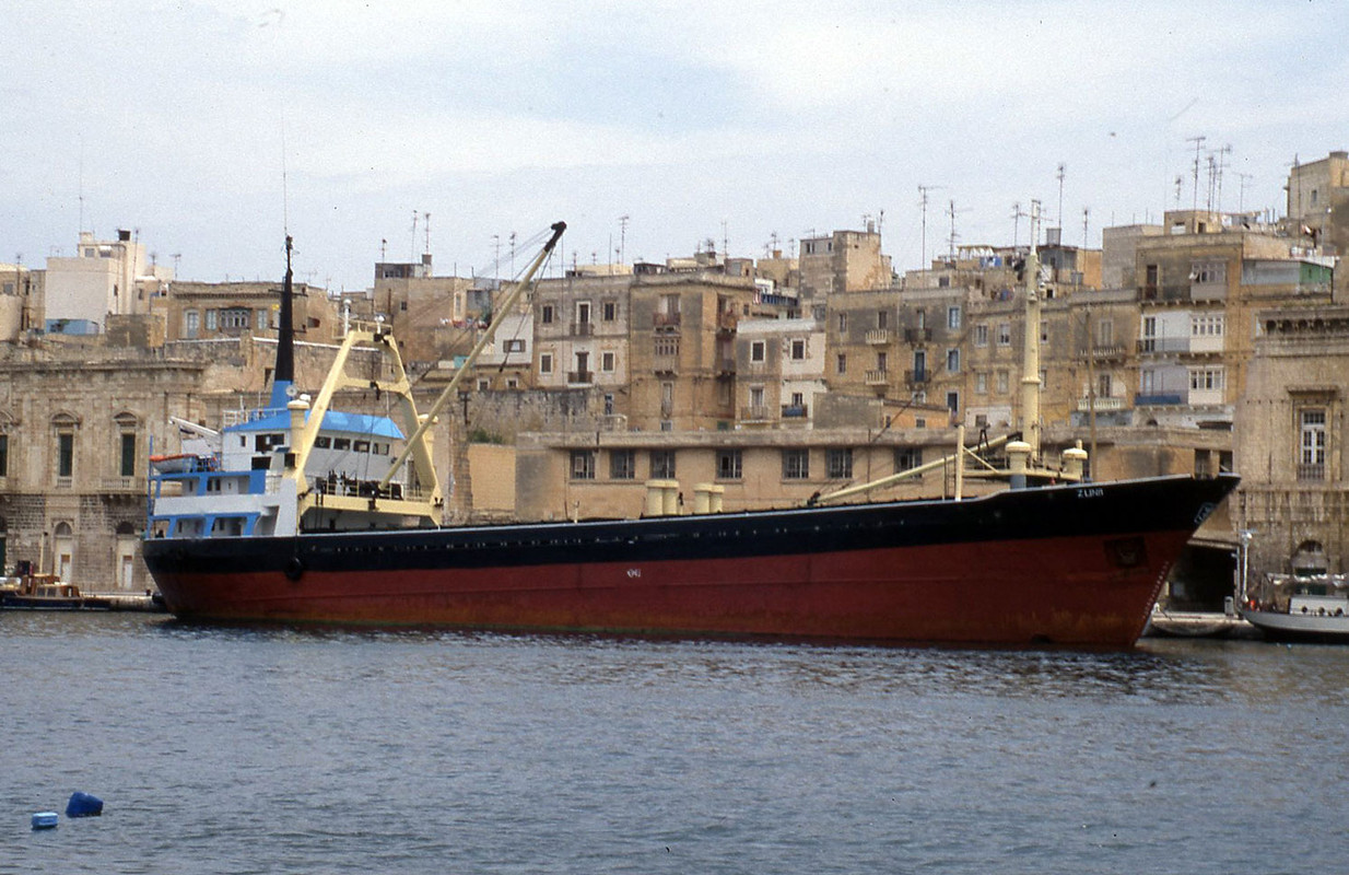 (Hnd-)(22 Jun 1996-Grand Harbour-Mlt)()(© David Williams)