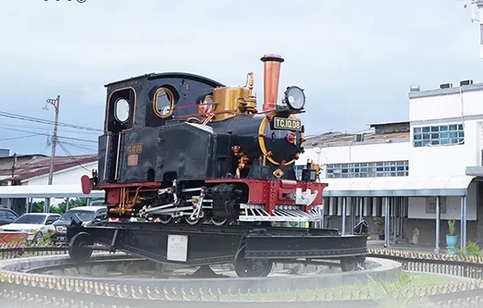Monumen Purwa Aswa Purba di Stasiun Bandung.