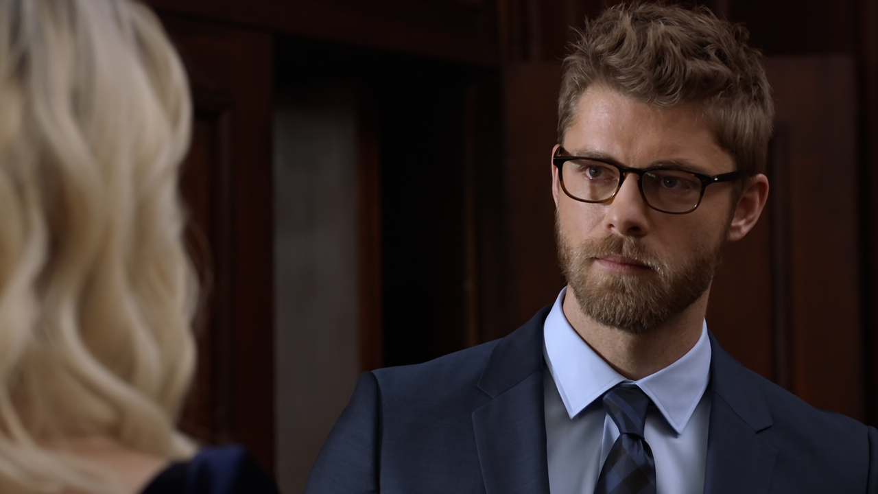 Blindspot.S03E17.Mum's.the.Word.1080p.10bit.BluRay.AAC5.1.HEVC-Vyndros.mkv_snapshot_26.11_[2020.12.2